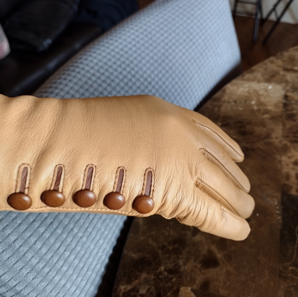 Leather Gloves - Picture 7 of 8